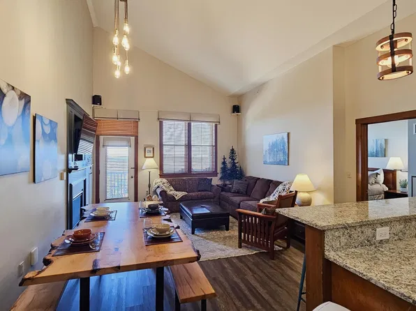 440 Allegheny Springs Ln, Snowshoe, WV 26209