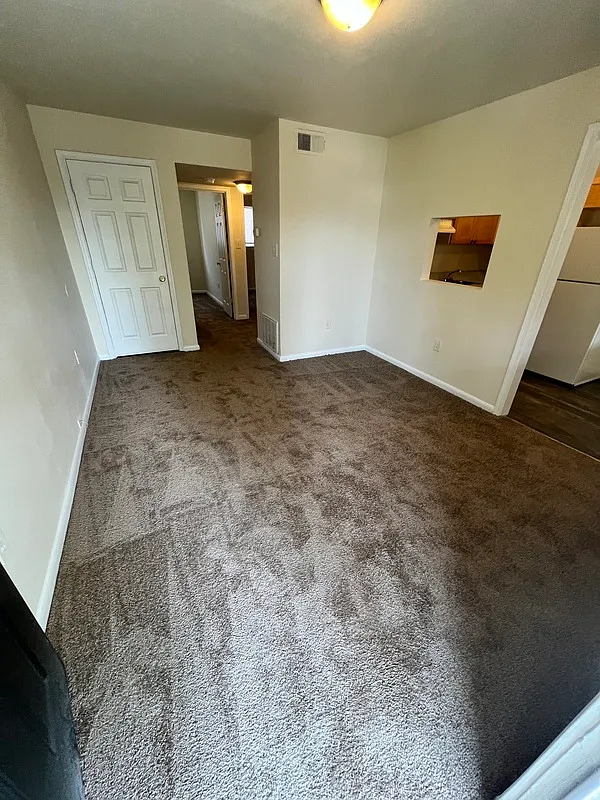 2 bed, 1.0 bath, $995 — Photo 1