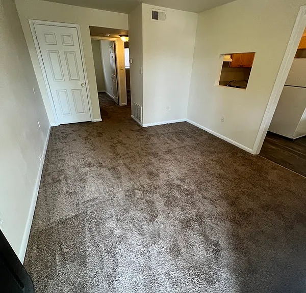 1822 Williamsburg Rd — Photo 1
