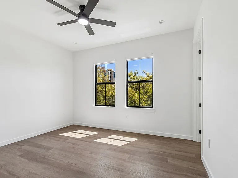 1218 E Kay St #14 — Photo 46