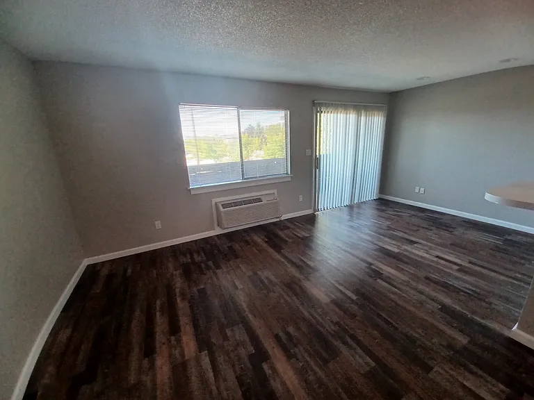 Parklane Apartments — Photo 20