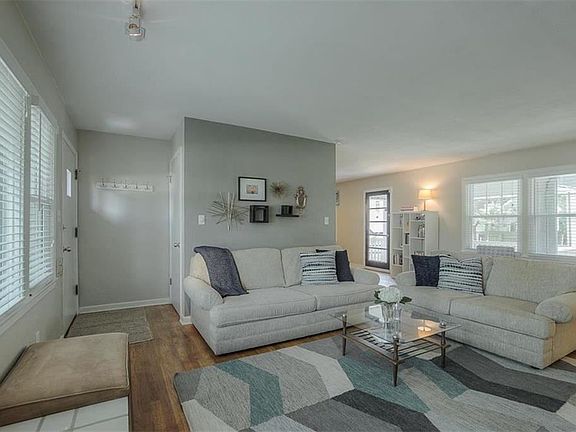 4th image of 7447 Grand Ave