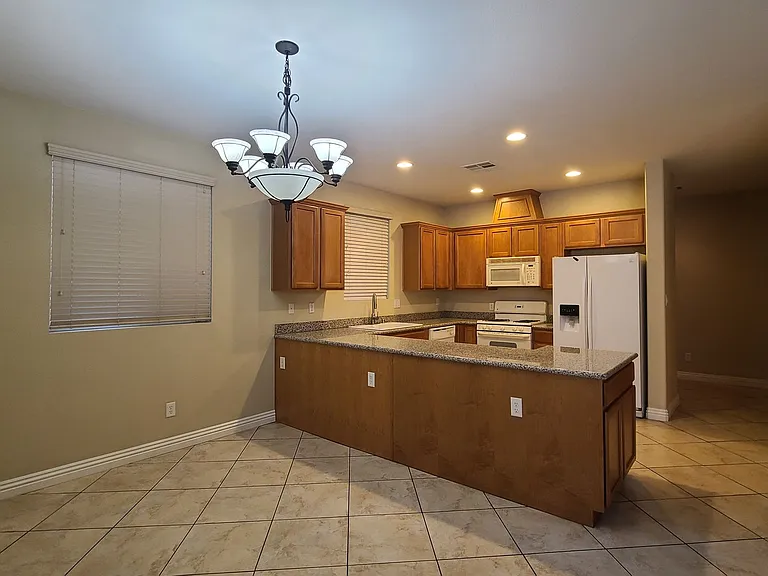 7449 W Mistral Ave — Photo 9