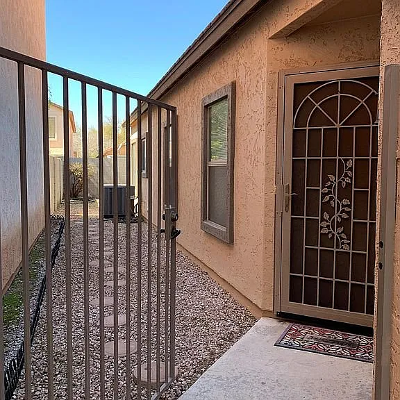 942 S Balboa Dr — Photo 2