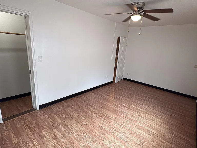 425 Avenue L NE — Photo 2