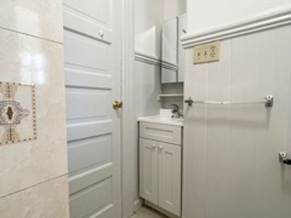 3rd image of 925A Vallejo St #925A