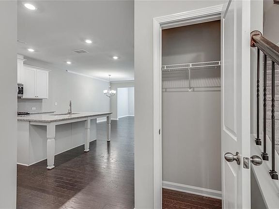 5th image of 605 Elm Bluff Way