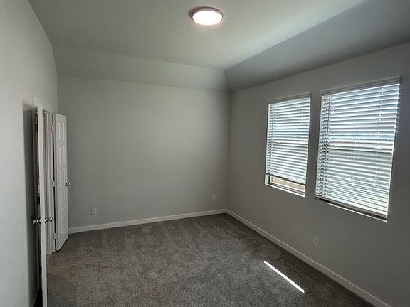 5th image of 311 Green Gables Dr