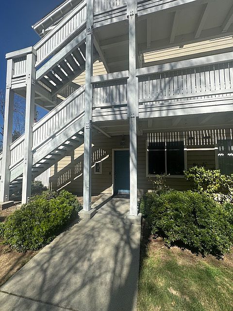 1st image of 2415 Creekside Ct
