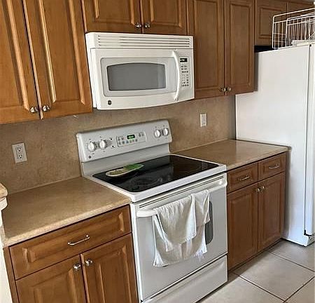 3rd image of 1601 Abaco Dr APT L4