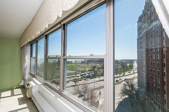 1st image of 3900 N Lake Shore Dr APT 10C