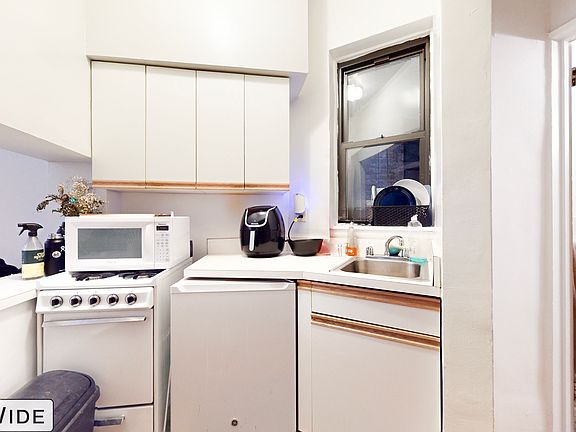 2nd image of 502 E 88th St #2D