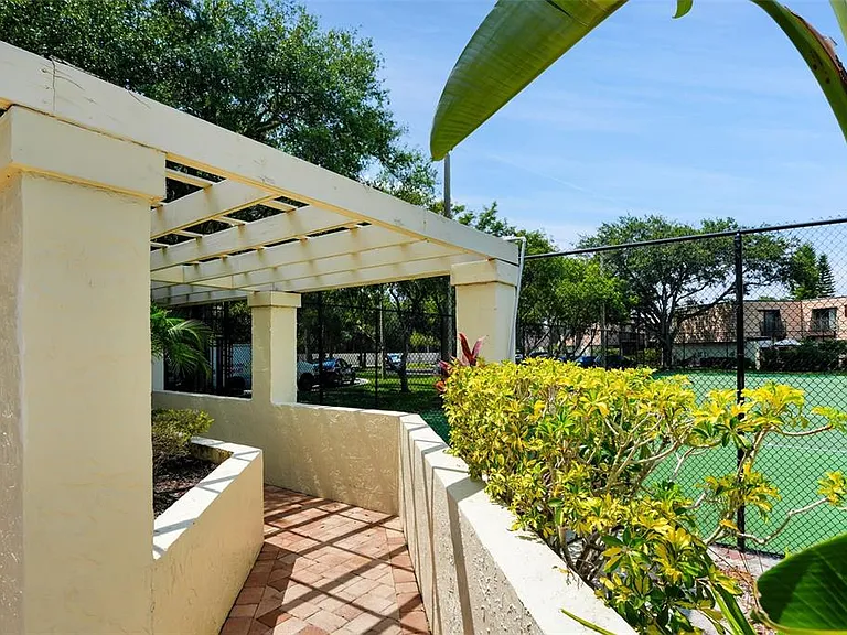 15217 W Pond Woods Dr — Photo 60