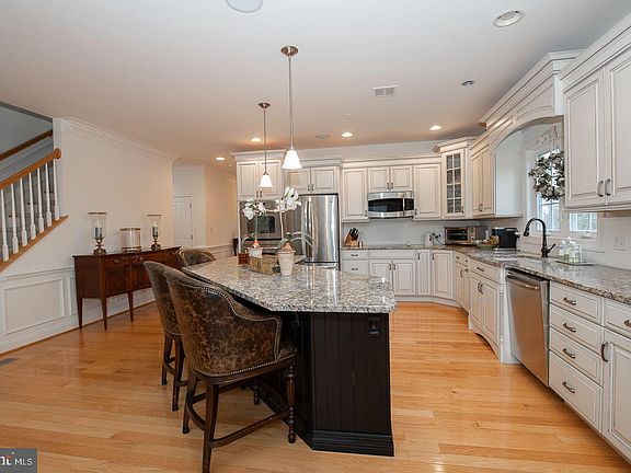 5th image of 1202 Calista Ln
