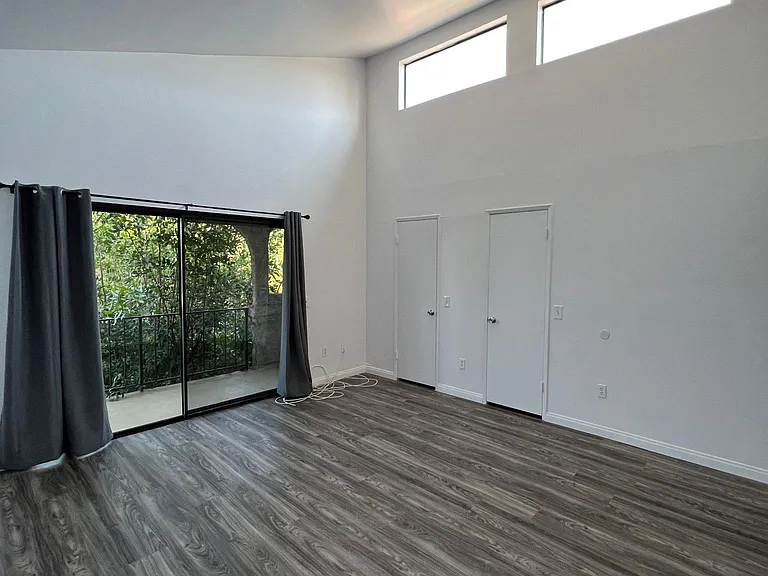 17836 Killion St — Photo 33