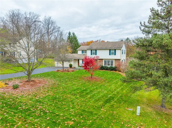 23 Watchet Ln, Fairport, NY 14450
