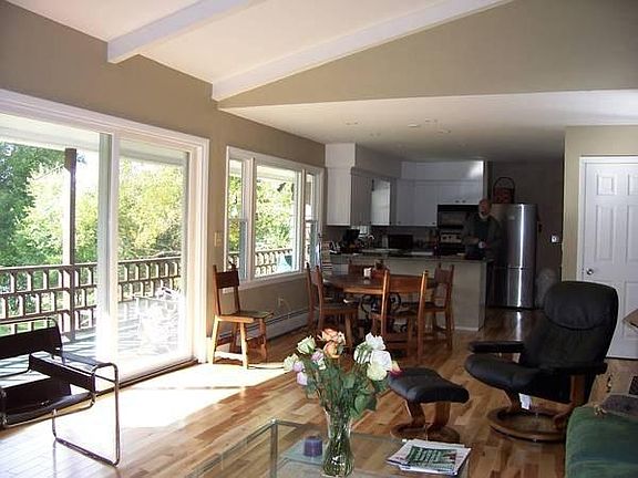 Living Room / Kitchen