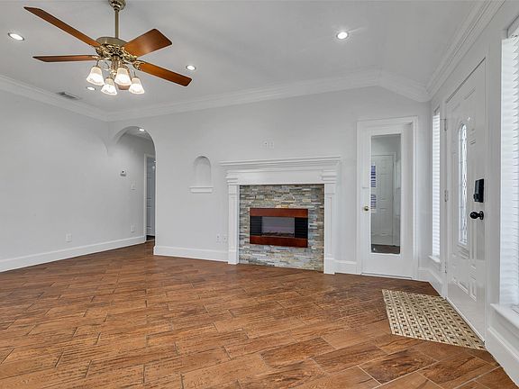 4th image of 110 Oakmont Dr