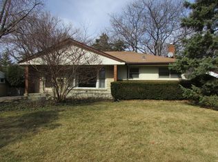 1110 Harms Ave, Libertyville, IL 60048