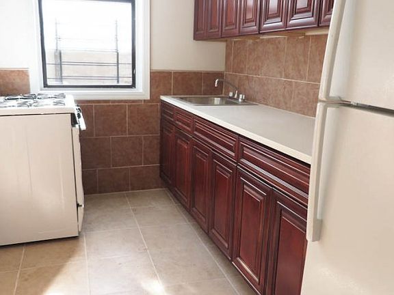4th image of 214 Audubon Ave APT 62