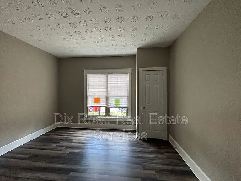 1022 Auburn St — Photo 9
