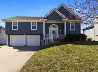 2331 NE Summerfield Dr, Blue Springs, MO 64029