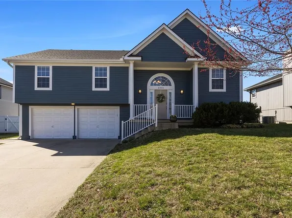2331 NE Summerfield Dr, Blue Springs, MO 64029