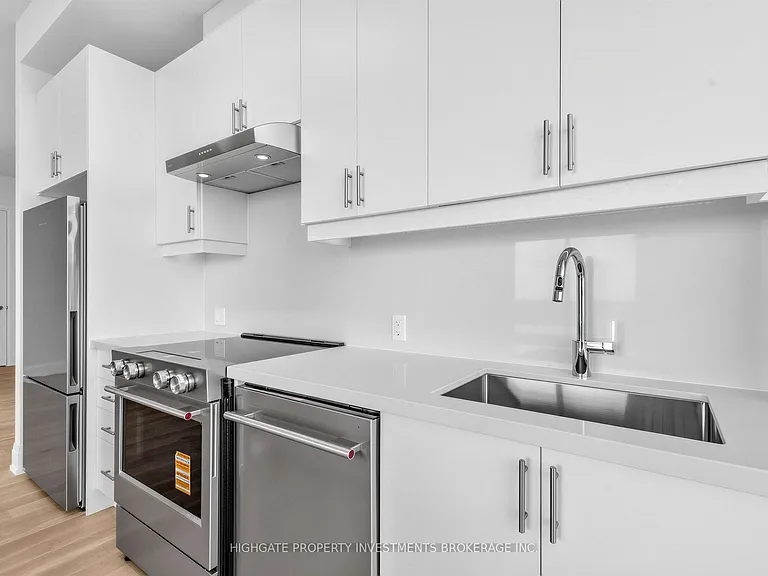 27 Korda Gate #Penthouse 107 — Photo 8