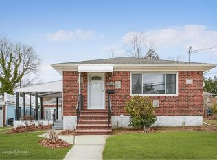 1639 Stuyvesant St, Elmont, NY 11003
