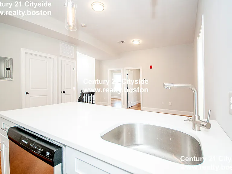 205 Marion St #3 — Photo 6