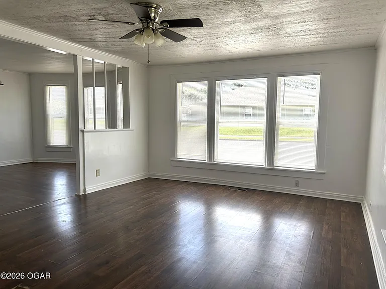 1931 S Kentucky Ave — Photo 2