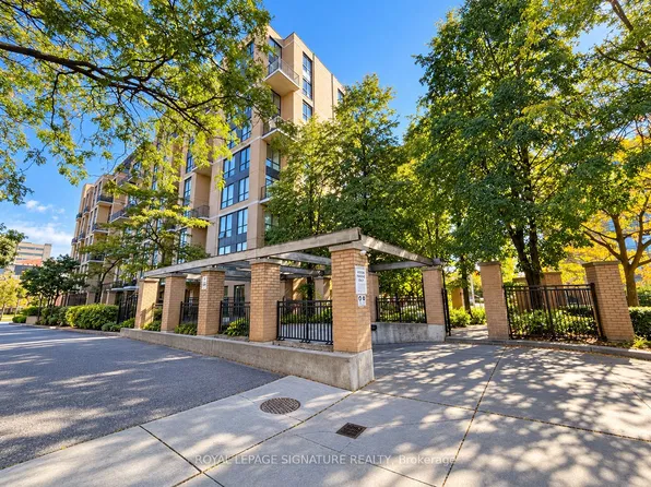 800 King St W #211, Toronto, ON M5V 3M7
