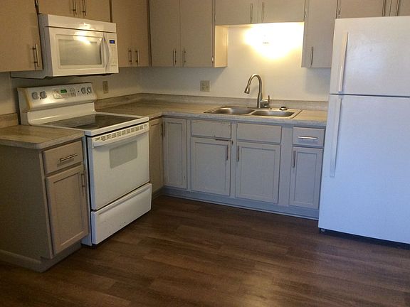 3rd image of 417 2nd St E APT 11