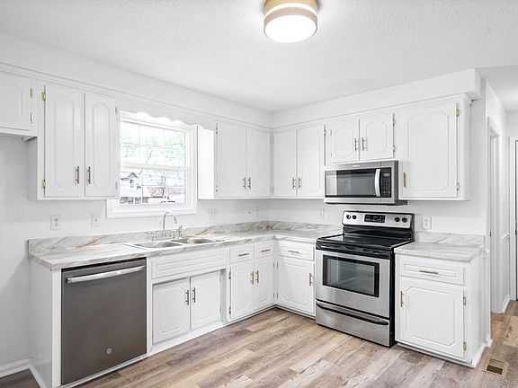 5th image of 114 Mossland Dr