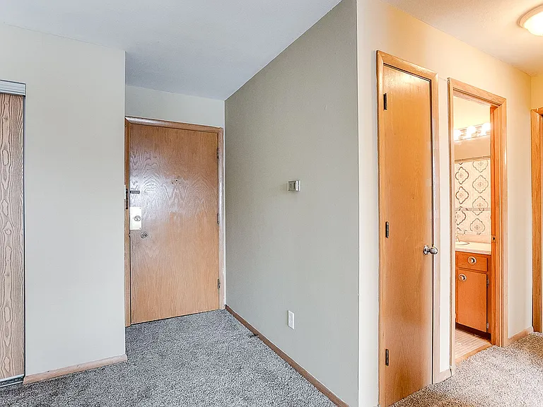 Rivercliff Apartments — Photo 10