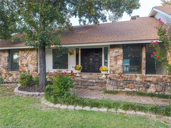 9609 Jenny Lind Rd, Fort Smith, AR 72908