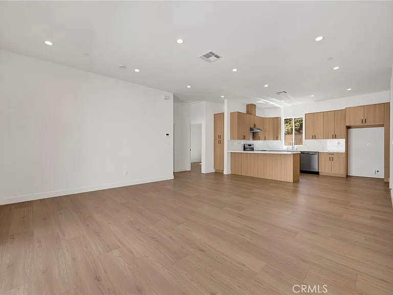 22538 Roscoe Blvd — Photo 3