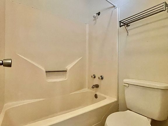 5th image of 420 North St APT 205