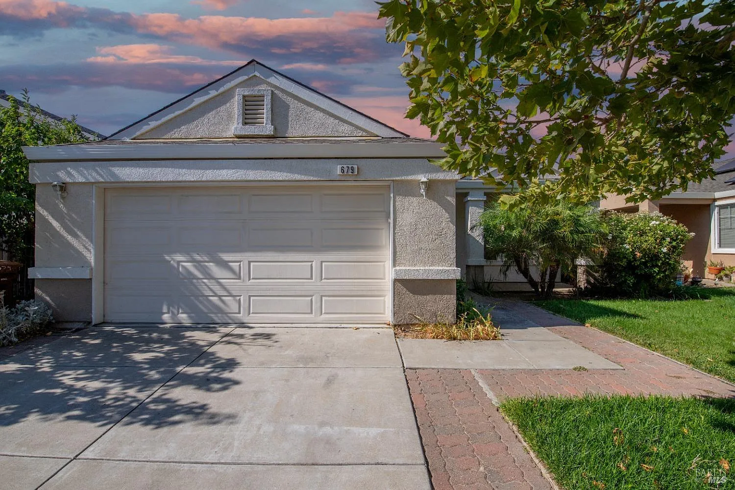 679 Anderson Way photo 1