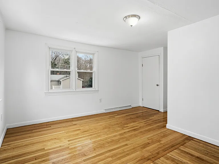 724 Linwood St — Photo 12