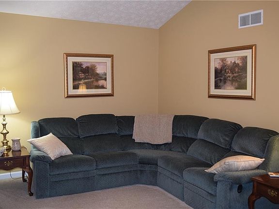 4th image of 145 Williamsburg Dr