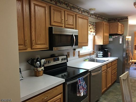 5th image of 2 Spruce Dr