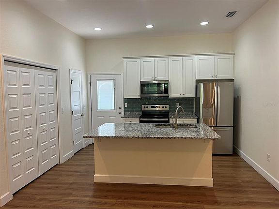 3rd image of 310 SE 9th St #1