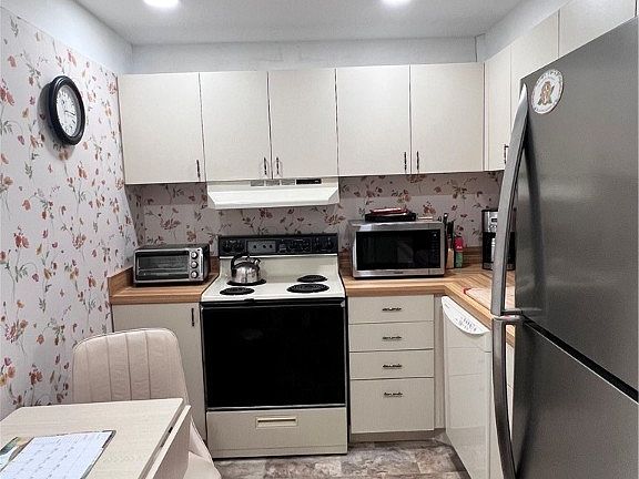 2nd image of 1700 Pine Valley Dr APT 204