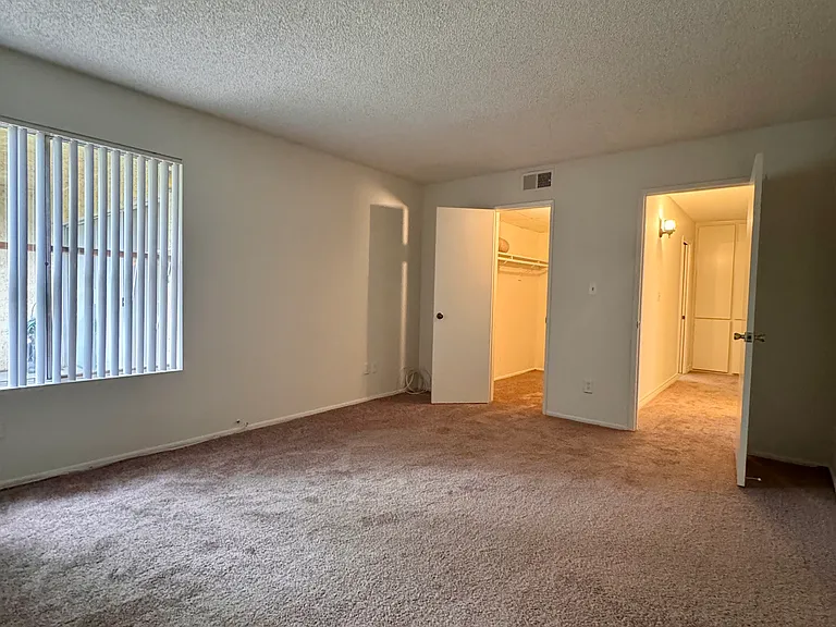 4901 Whitsett Ave #203 — Photo 20