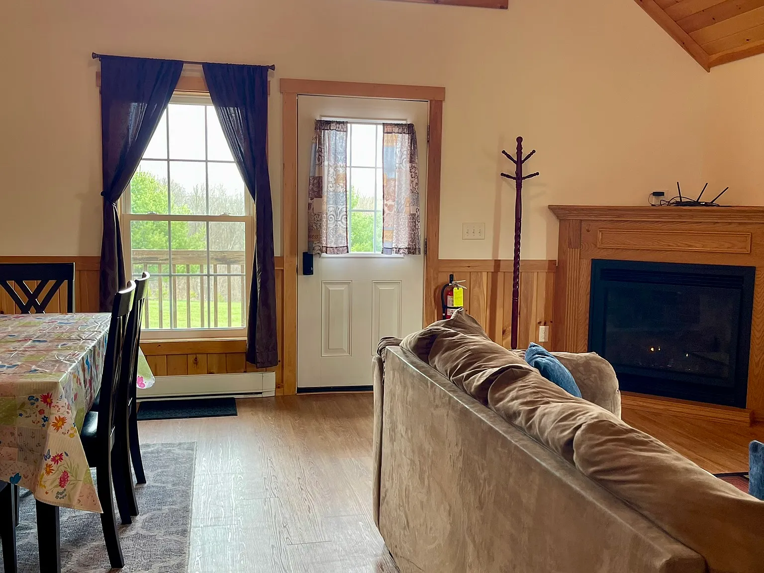 2 bed, 800 sqft, $1,980 — Photo 2