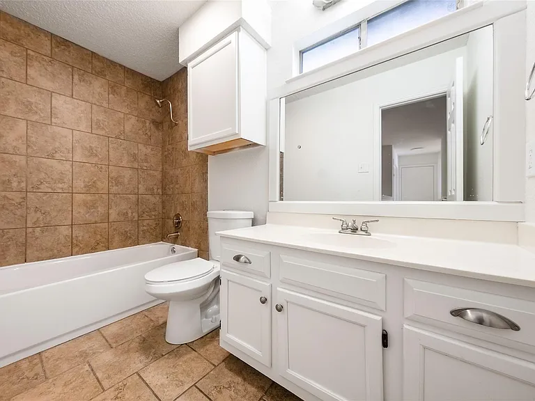13701 Cambourne Dr — Photo 23