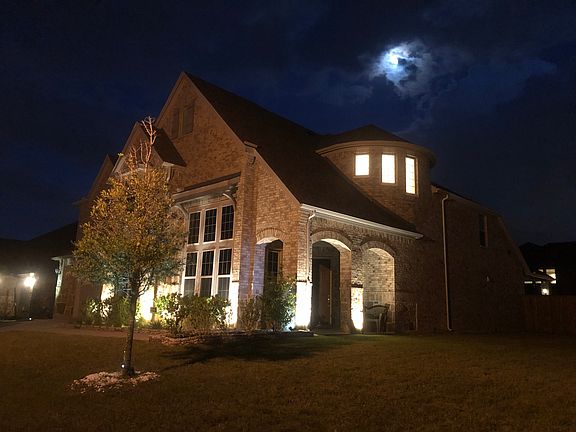 3rd image of 5204 Rosewood Ln