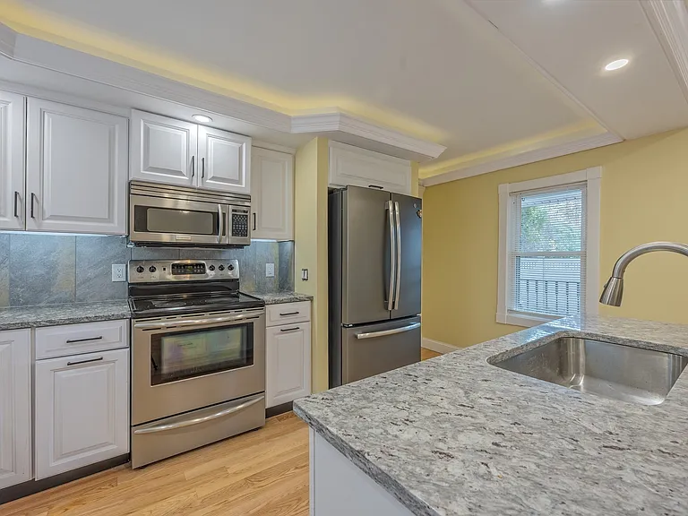 70 Fuller St — Photo 8