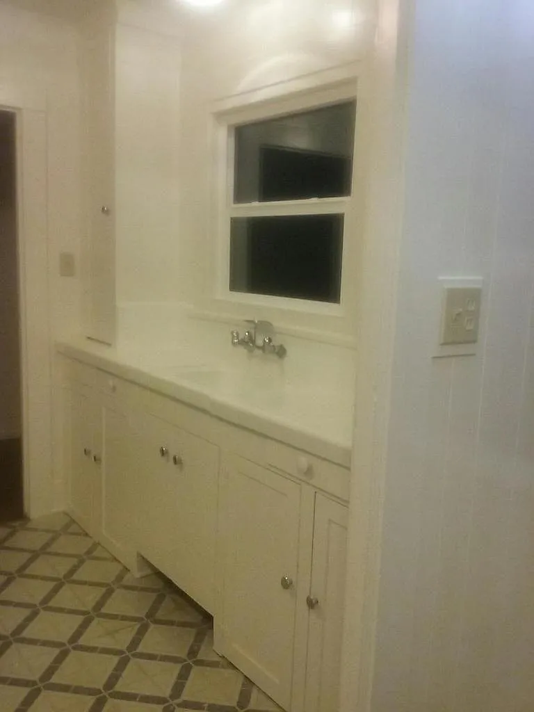 2 bed, 850 sqft, $2,300 — Photo 2
